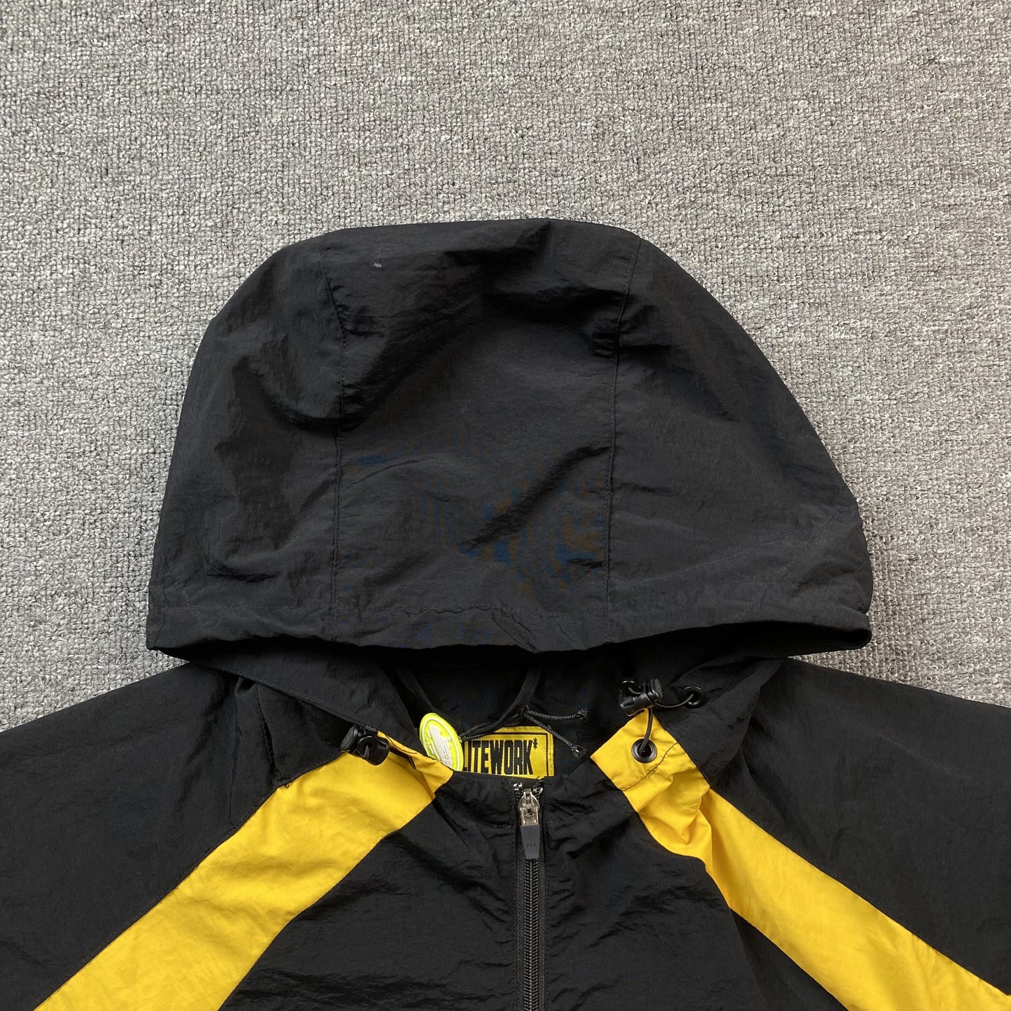 corteiz-spring-jacket-black-yellow-5-Drip Store Argentina
