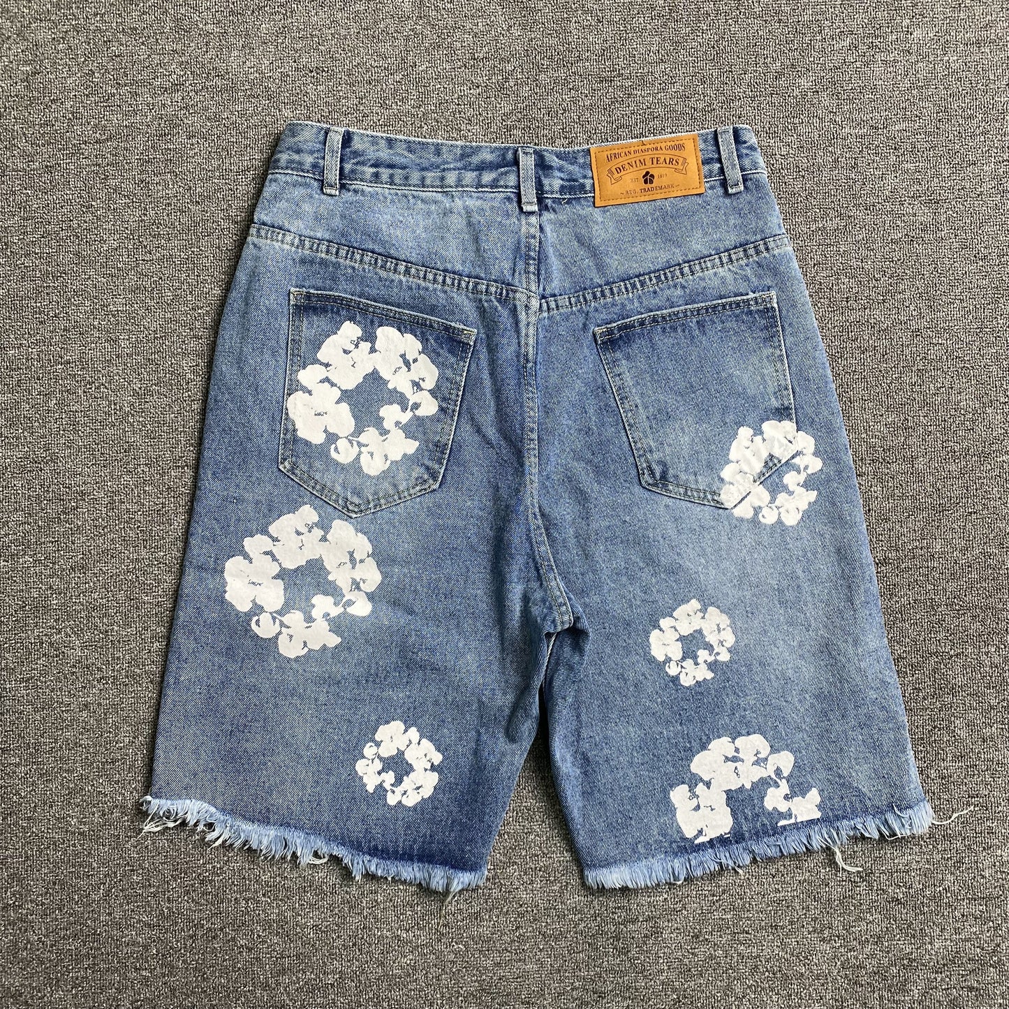 denim-tears-the-cotton-wreath-jean-short-light-blue-2-Drip Store Argentina