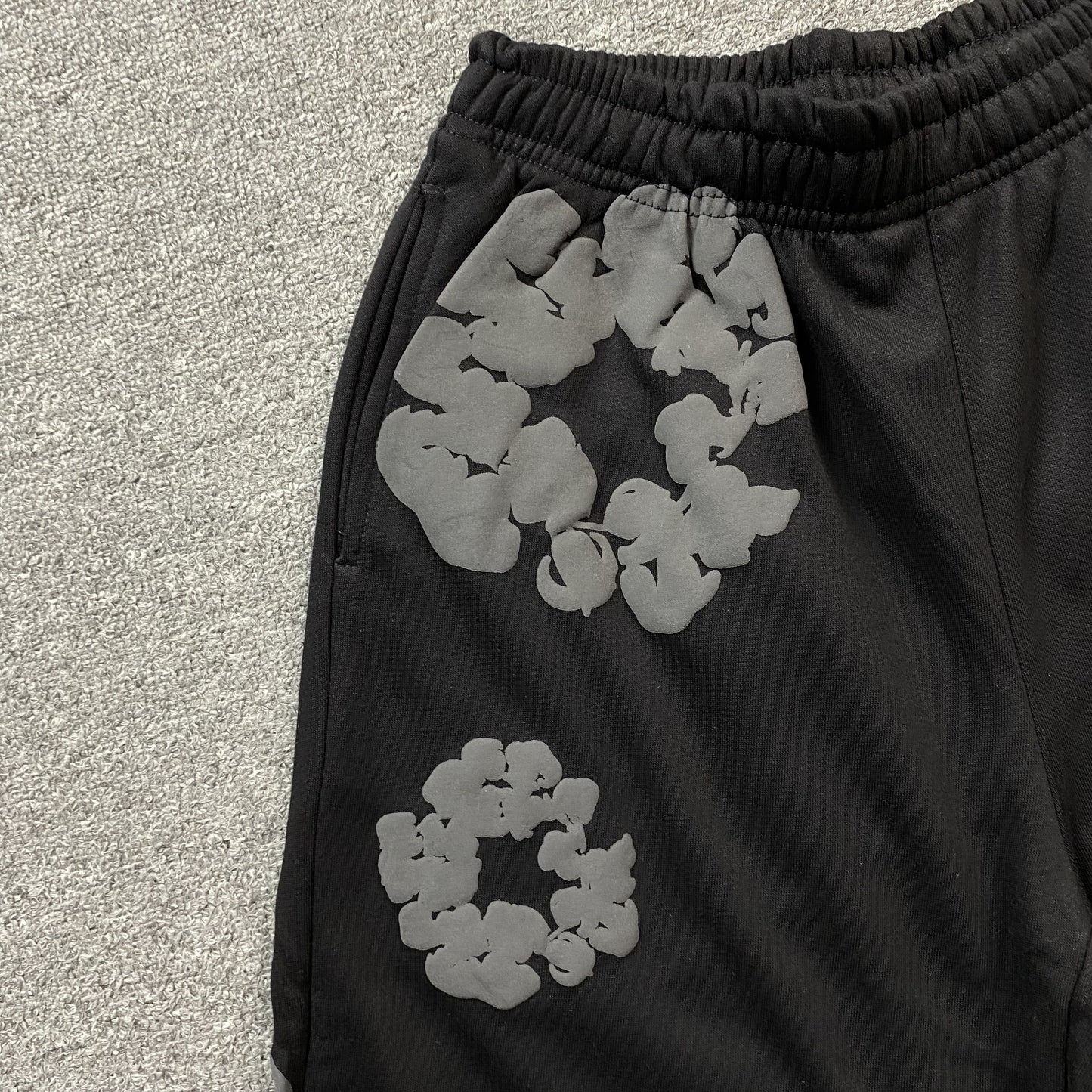 DENIM TEARS THE COTTON WREATH SHORTS MONOCHROME-Drip Store Argentina