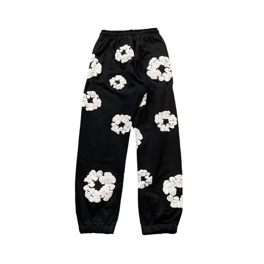 denim-tears-the-cotton-wreath-sweatpants-black-2-Drip Store Argentina