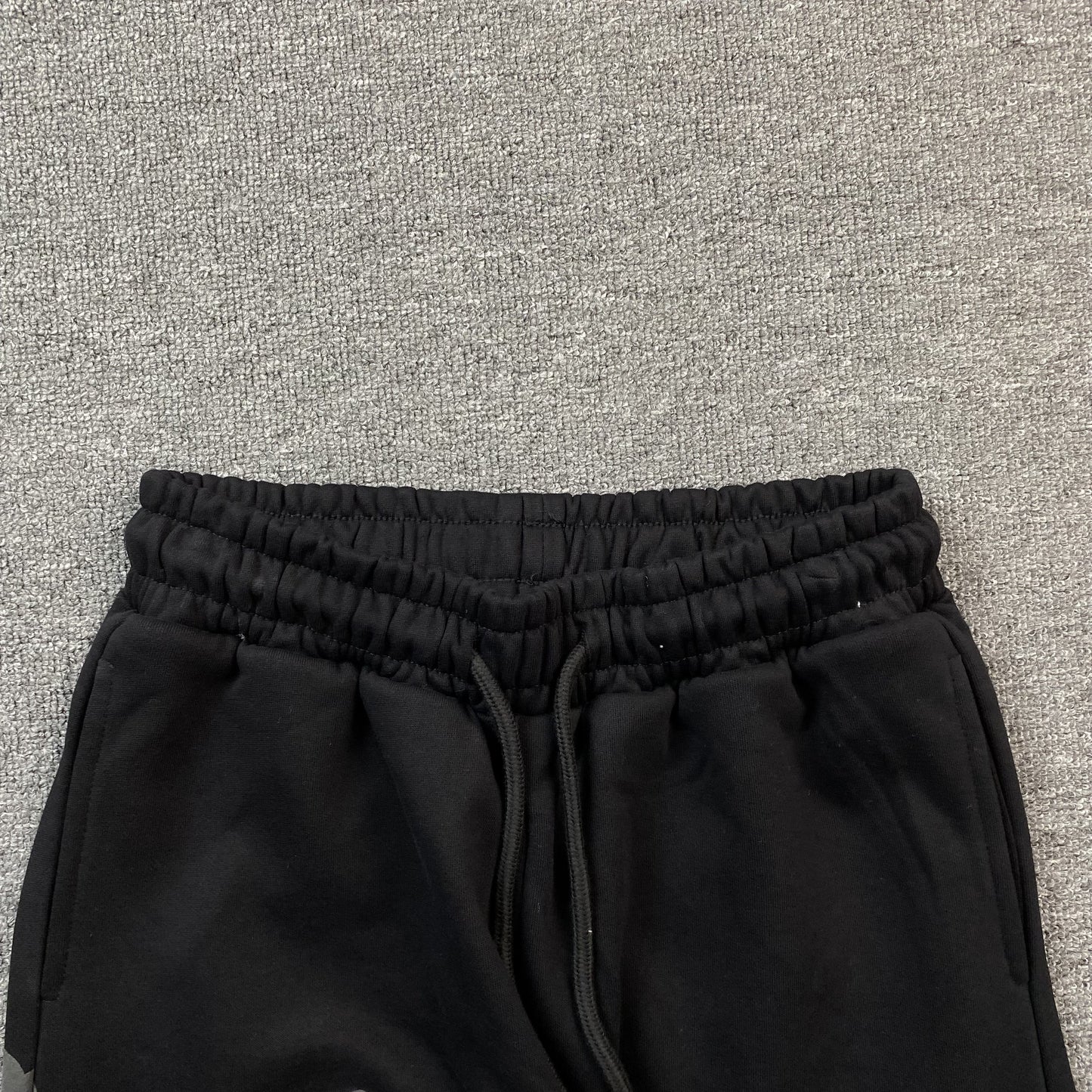 denim-tears-the-cotton-wreath-sweatpants-monochrome-5-Drip Store Argentina