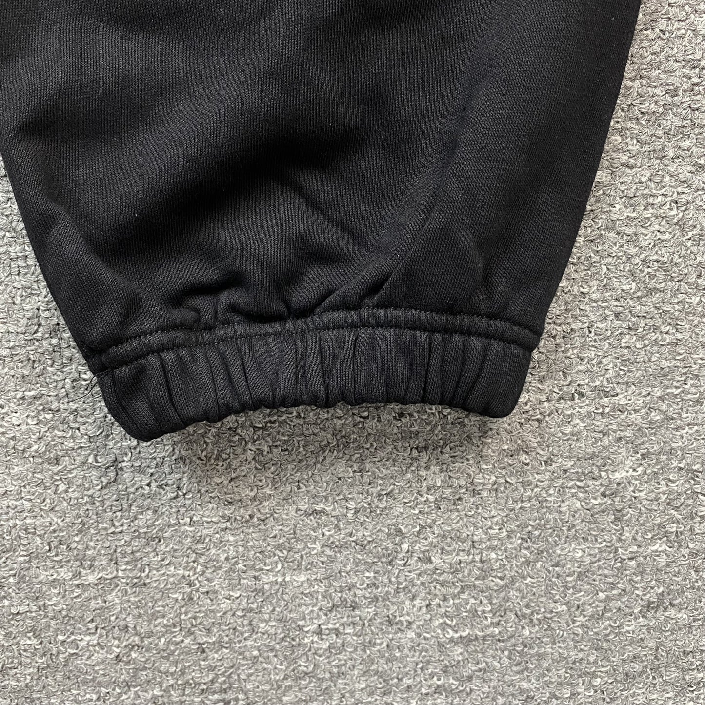 denim-tears-the-cotton-wreath-sweatpants-monochrome-6-Drip Store Argentina