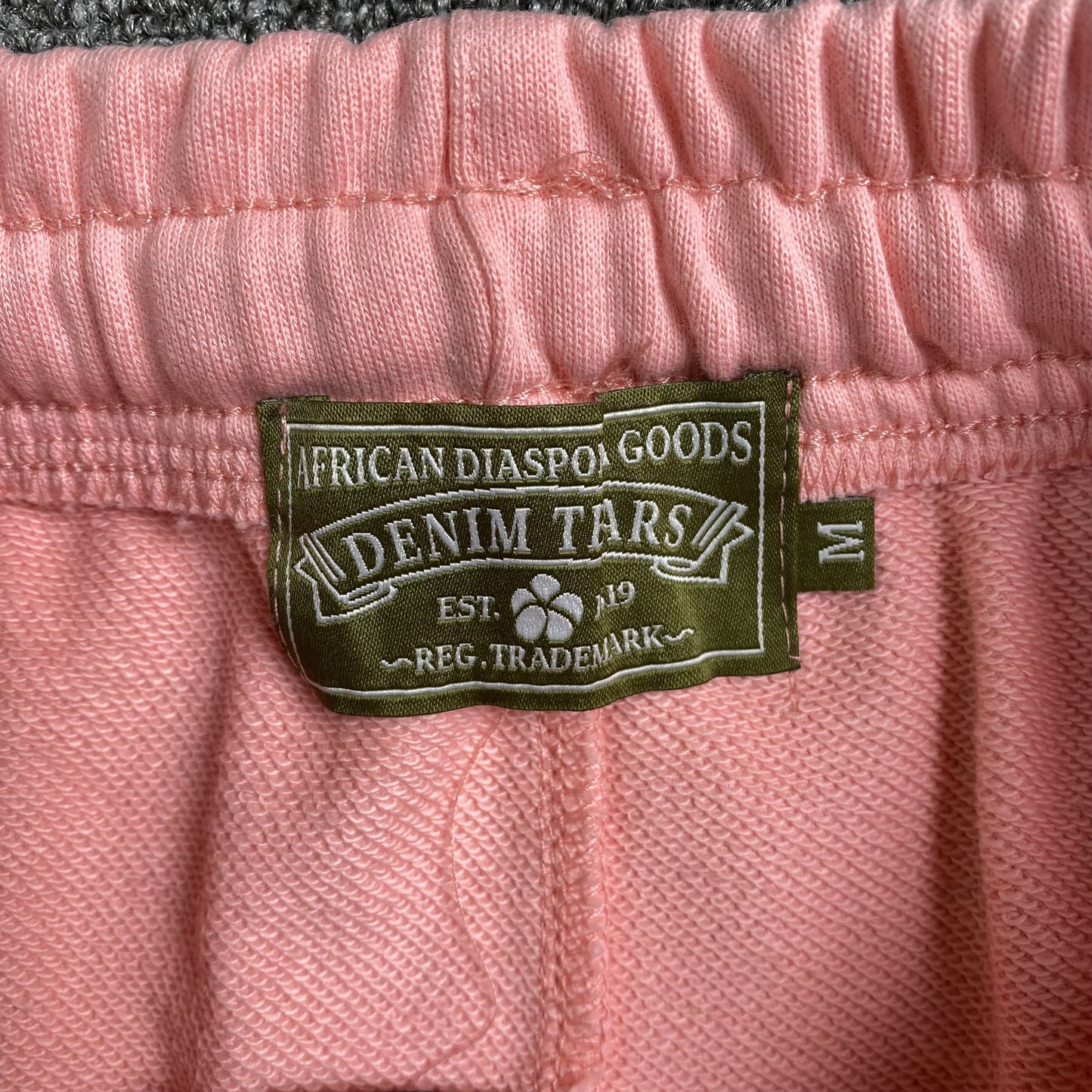 denim-tears-the-cotton-wreath-sweatpants-pink-5-Drip Store Argentina