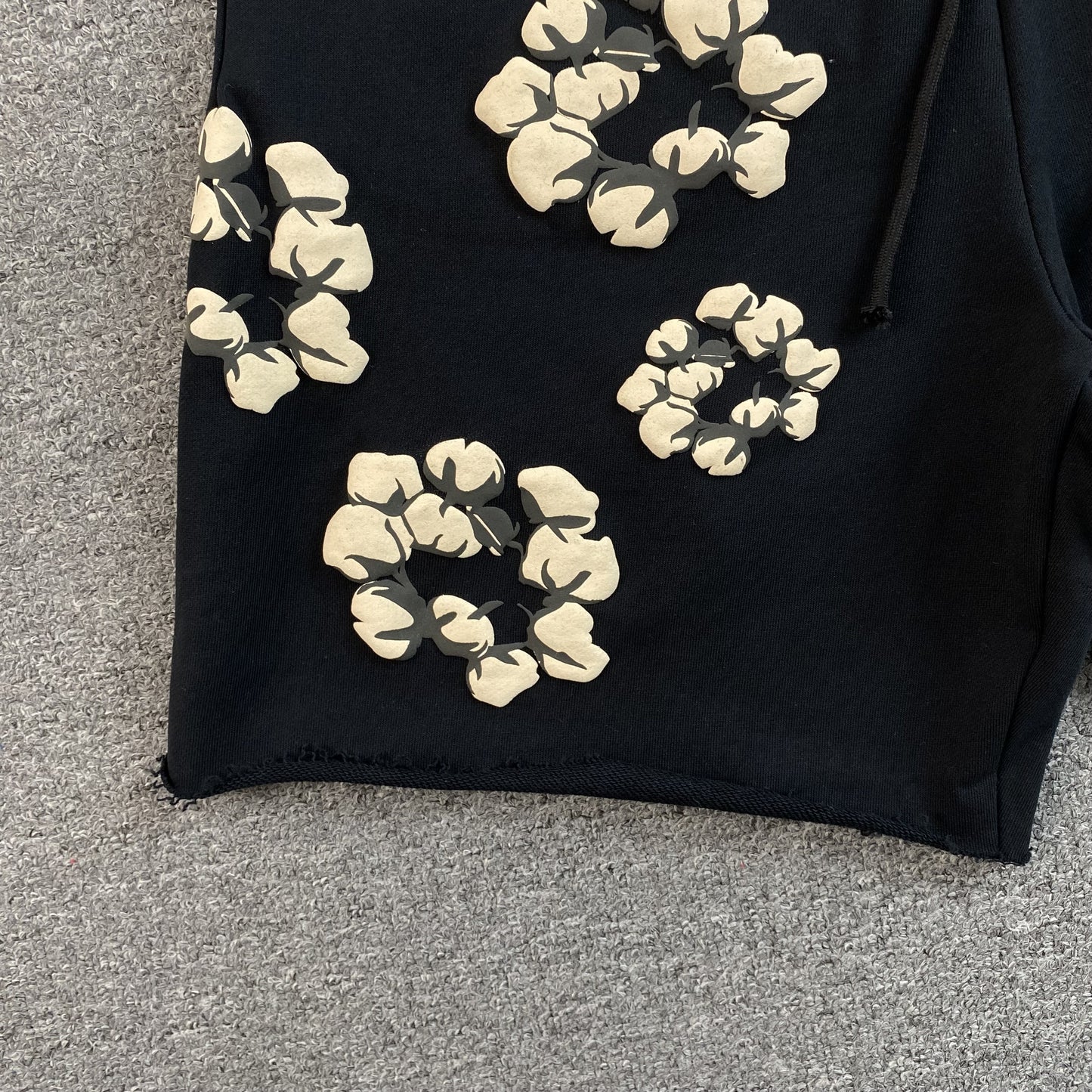 denim-tears-x-cpfm-cactus-tears-wreath-shorts-black-4-Drip Store Argentina
