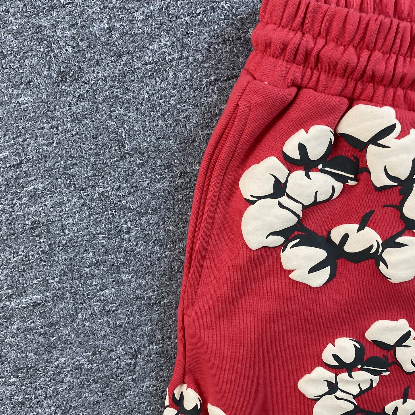 denim-tears-x-cpfm-cactus-tears-wreath-shorts-red-6-Drip Store Argentina