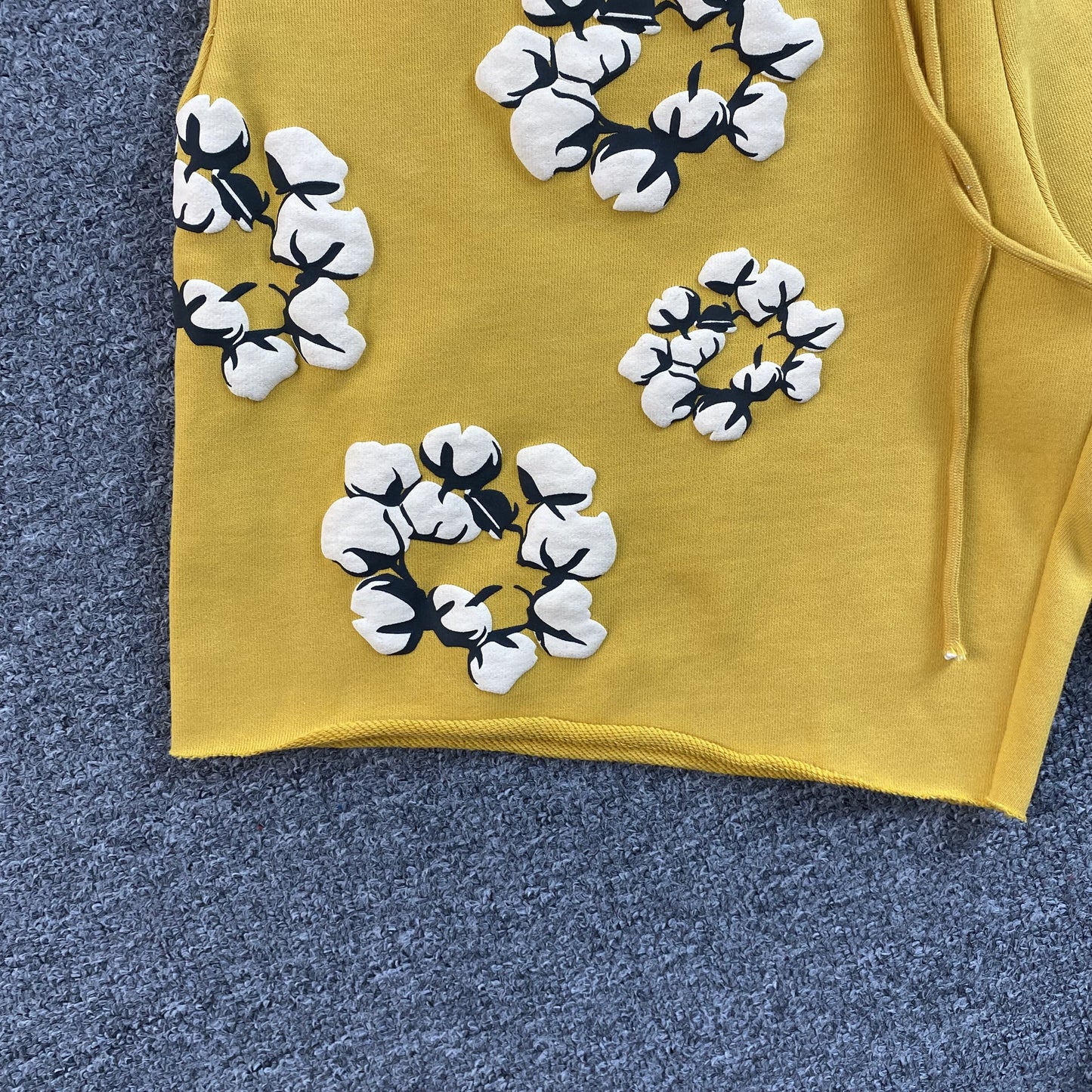 denim-tears-x-cpfm-cactus-tears-wreath-shorts-yellow-3-Drip Store Argentina