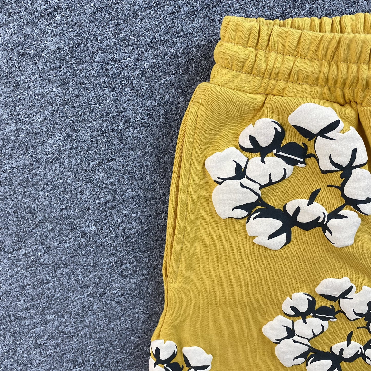 denim-tears-x-cpfm-cactus-tears-wreath-shorts-yellow-5-Drip Store Argentina
