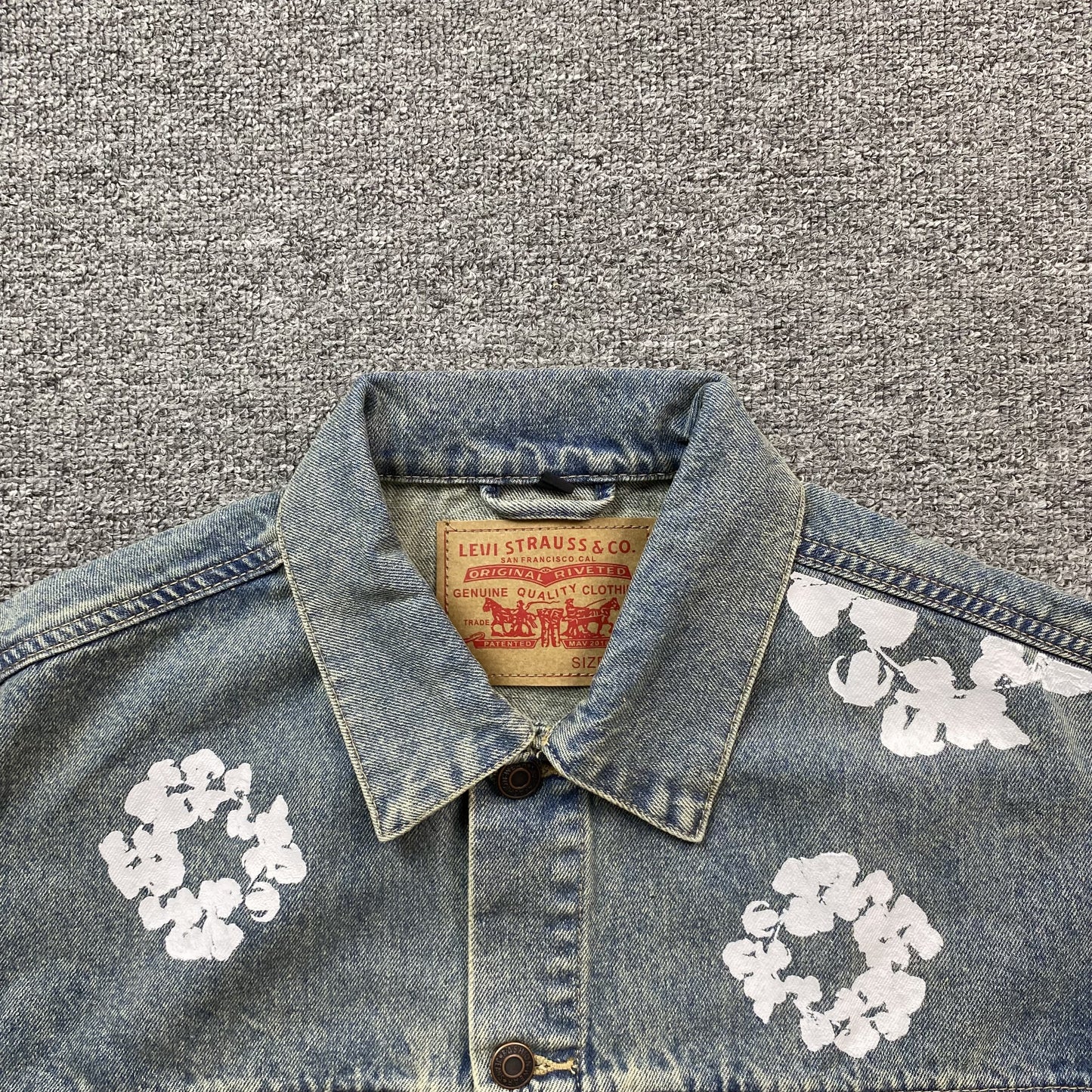 denim-tears-x-levis-jacket-dirty-light-wash-3-Drip Store Argentina