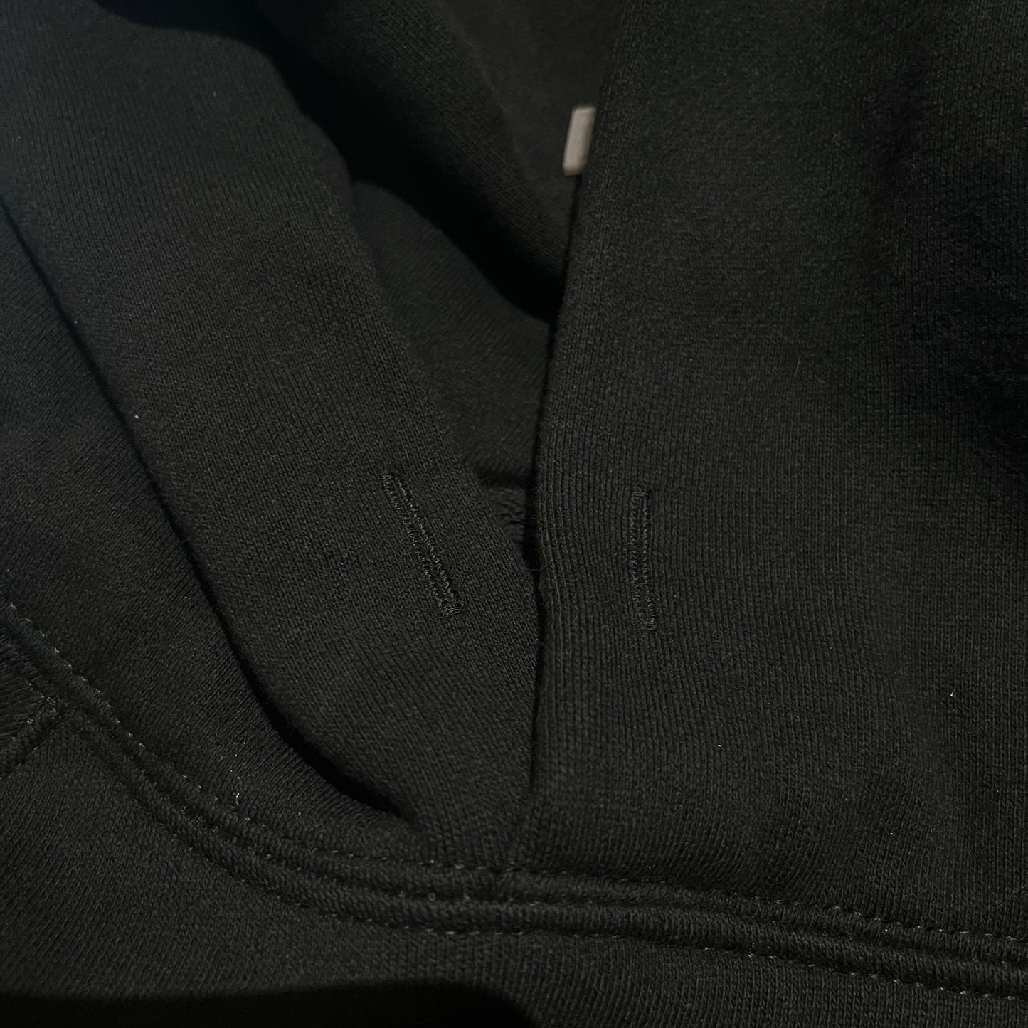 FEAR OF GOD ESSENTIALS APPLIQUE LOGO HOODIE BLACK-Drip Store Argentina