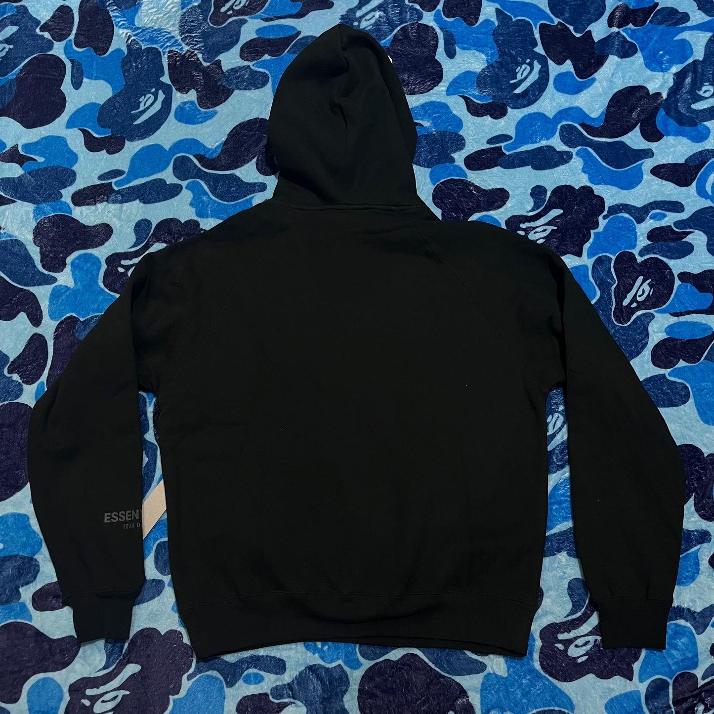 FEAR OF GOD ESSENTIALS APPLIQUE LOGO HOODIE BLACK-Drip Store Argentina