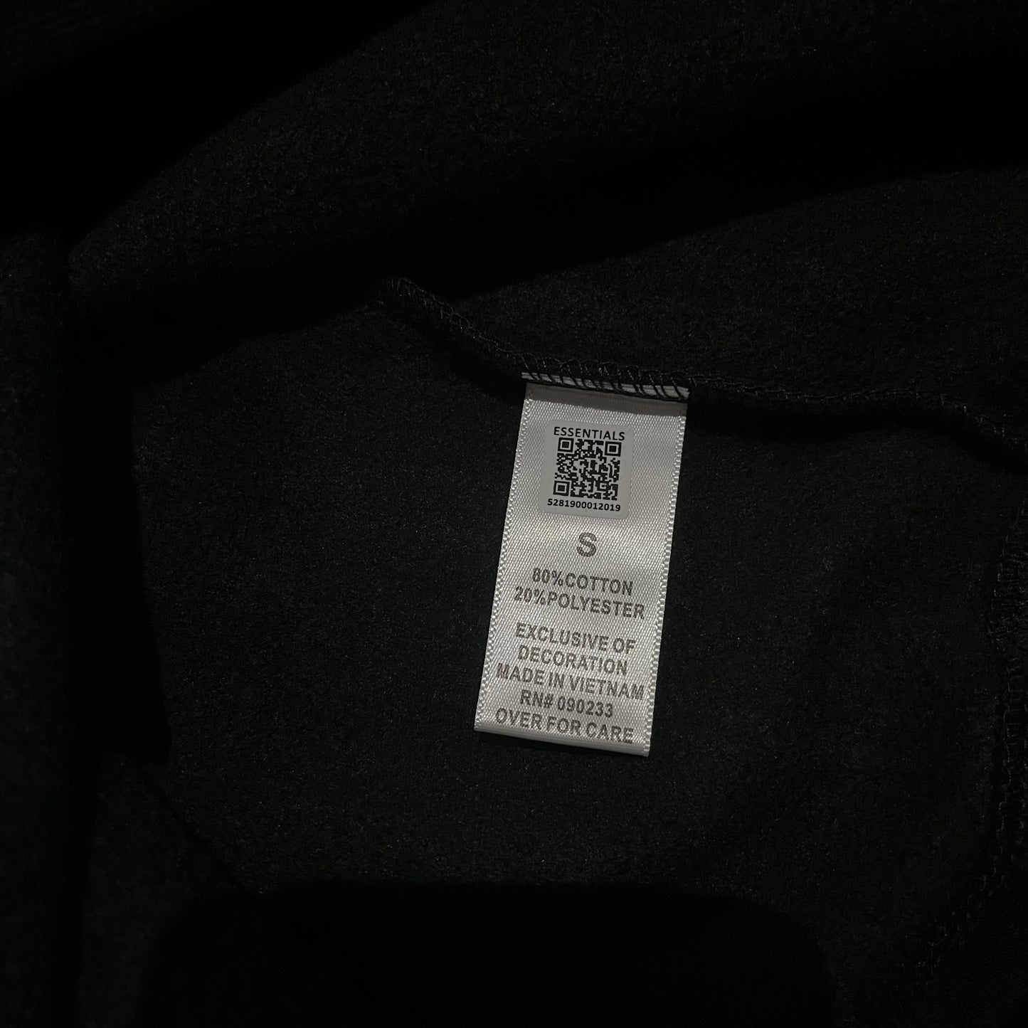 FEAR OF GOD ESSENTIALS APPLIQUE LOGO HOODIE BLACK-Drip Store Argentina