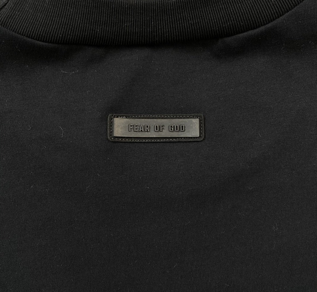 fear-of-god-essentials-arch-logo-tee-jet-black-5-Drip Store Argentina