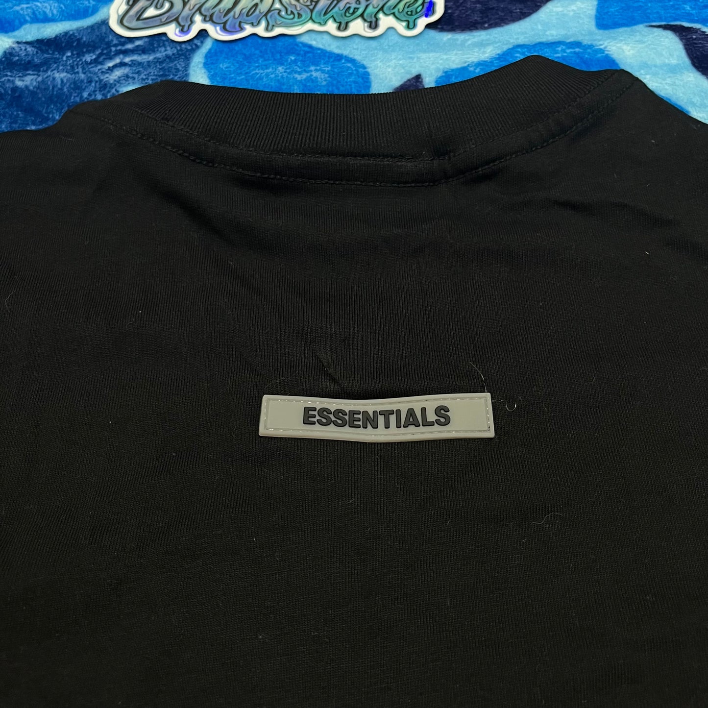 FEAR OF GOD ESSENTIALS BOXY T-SHIRT APPLIQUE LOGO BLACK-Drip Store Argentina
