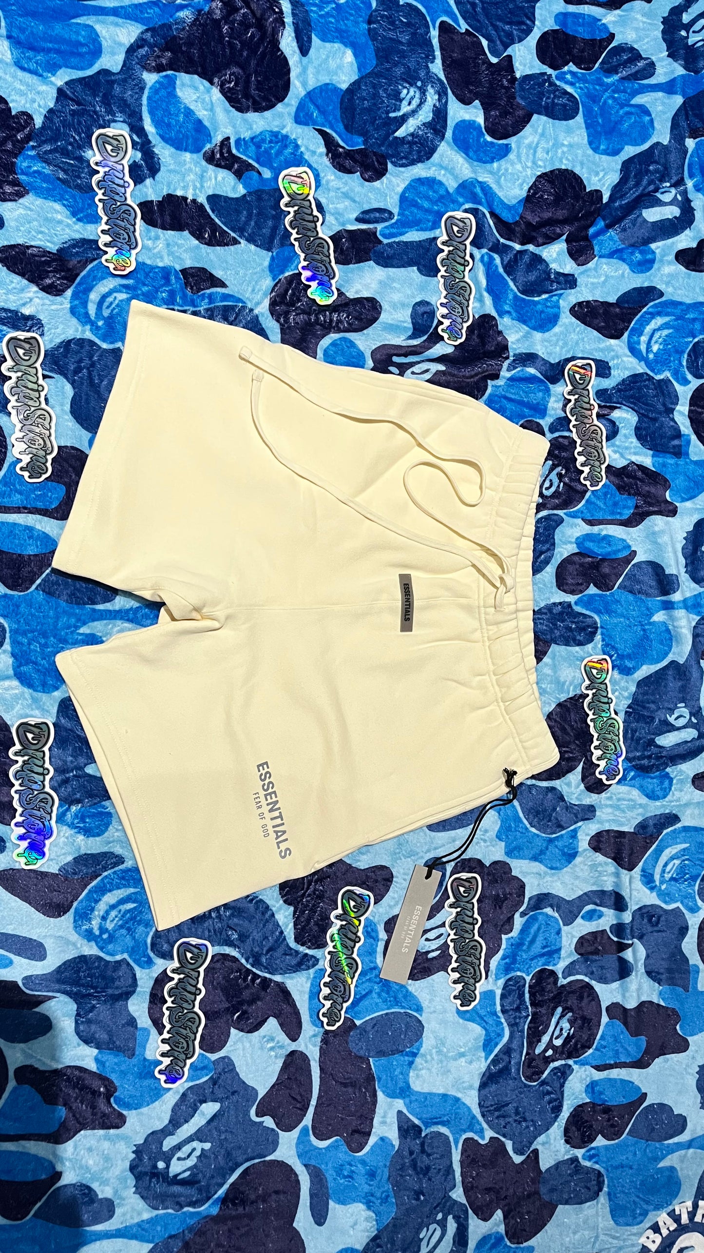 fear-of-god-essentials-fleece-shorts-buttercream-9-Drip Store Argentina