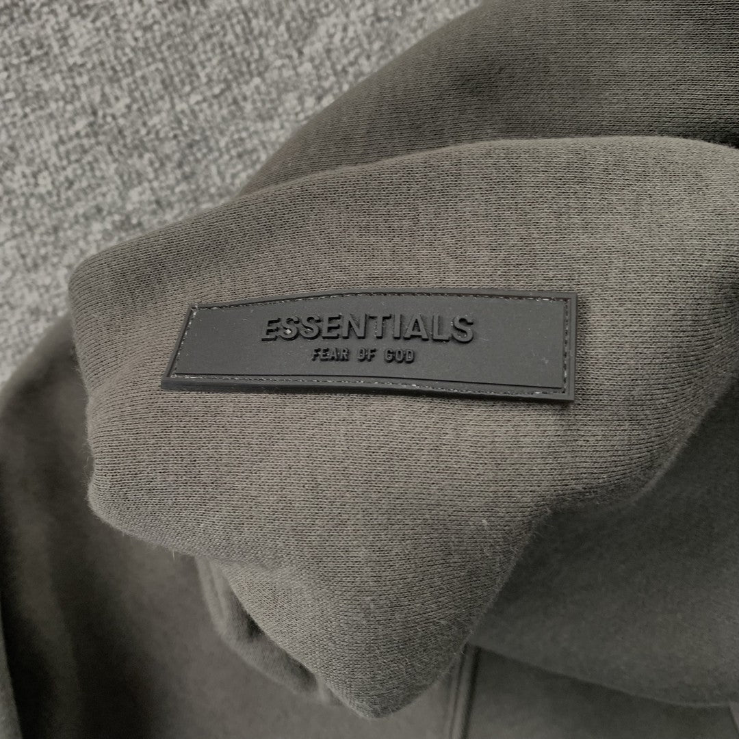 fear-of-god-essentials-hoodie-off-black-4-Drip Store Argentina