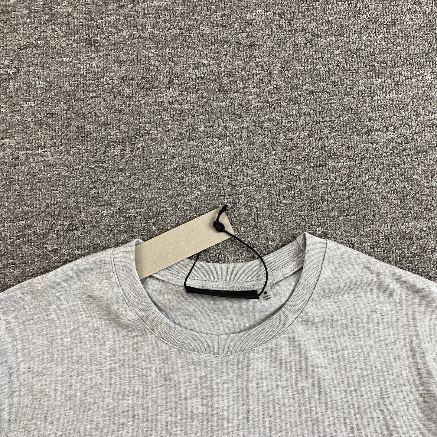 fear-of-god-essentials-knicks-tee-grey-5-Drip Store Argentina