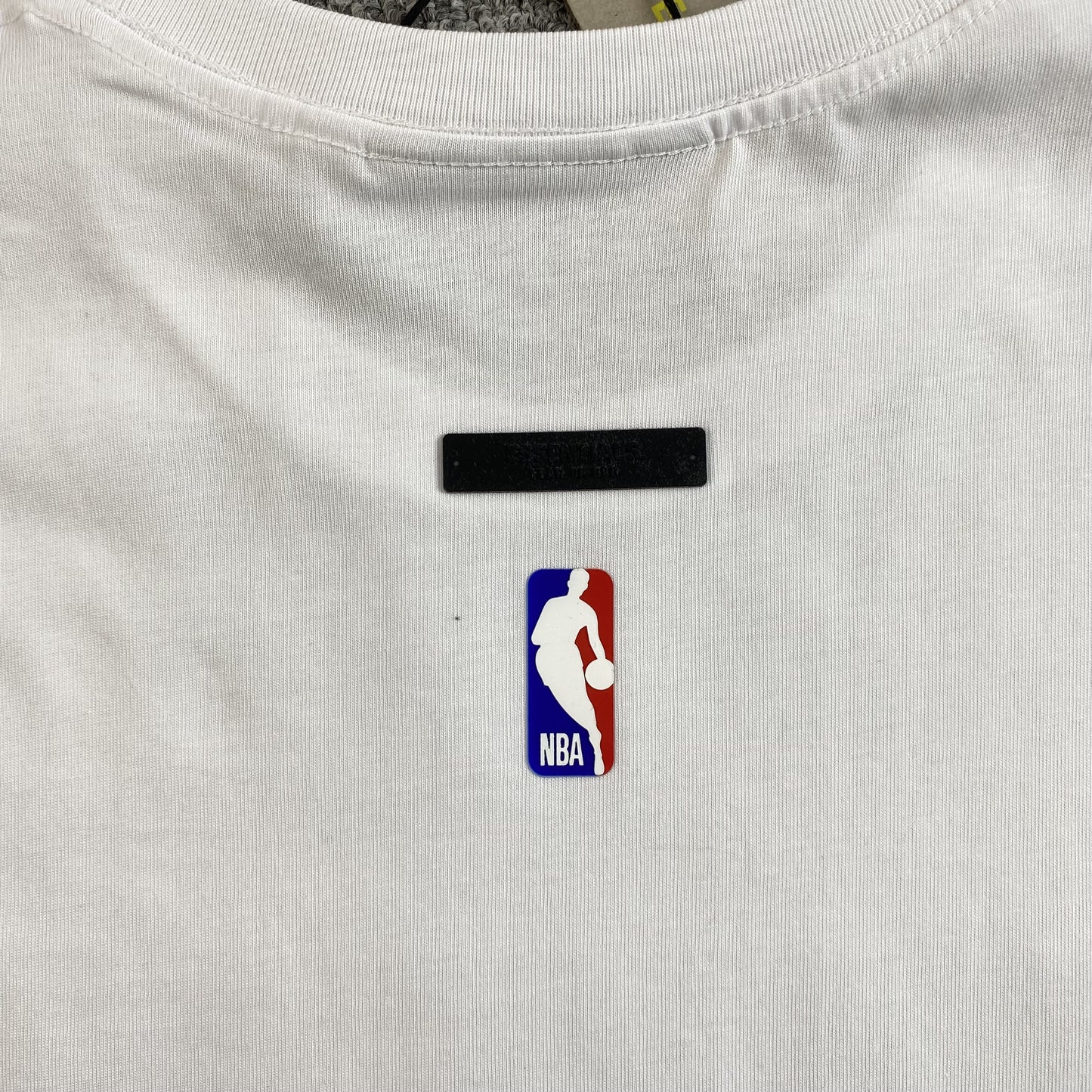 fear-of-god-essentials-lakers-tee-white-4-Drip Store Argentina