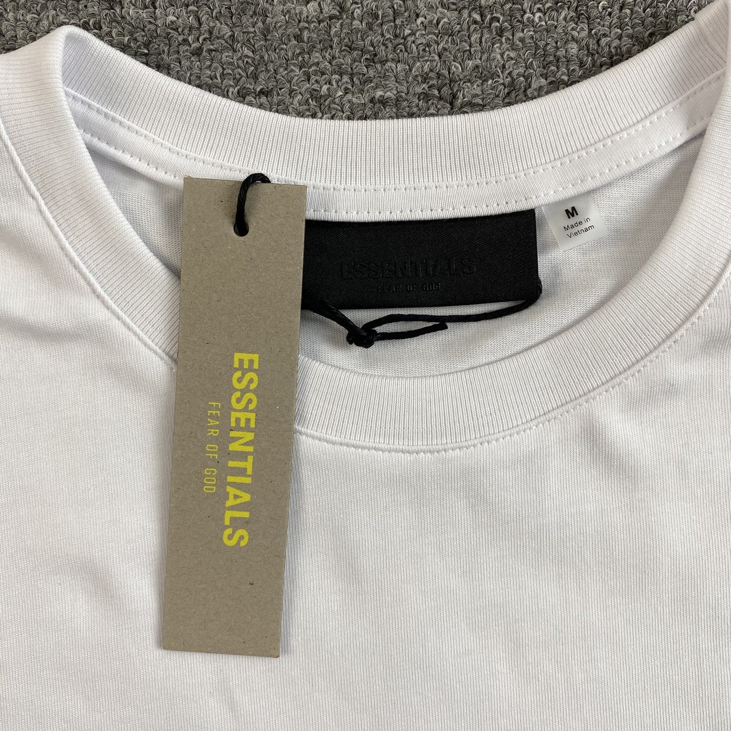 fear-of-god-essentials-lakers-tee-white-5-Drip Store Argentina