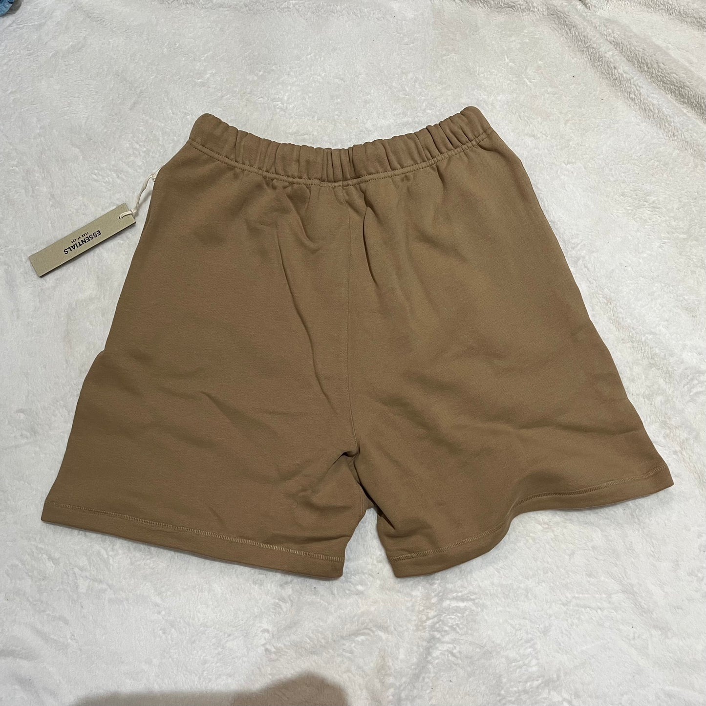 fear-of-god-essentials-shorts-oak-8-Drip Store Argentina