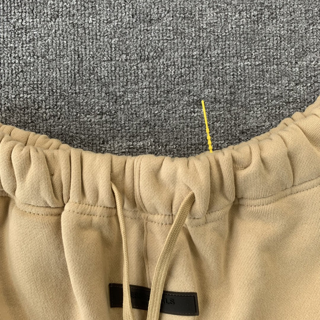 fear-of-god-essentials-shorts-sand-5-Drip Store Argentina