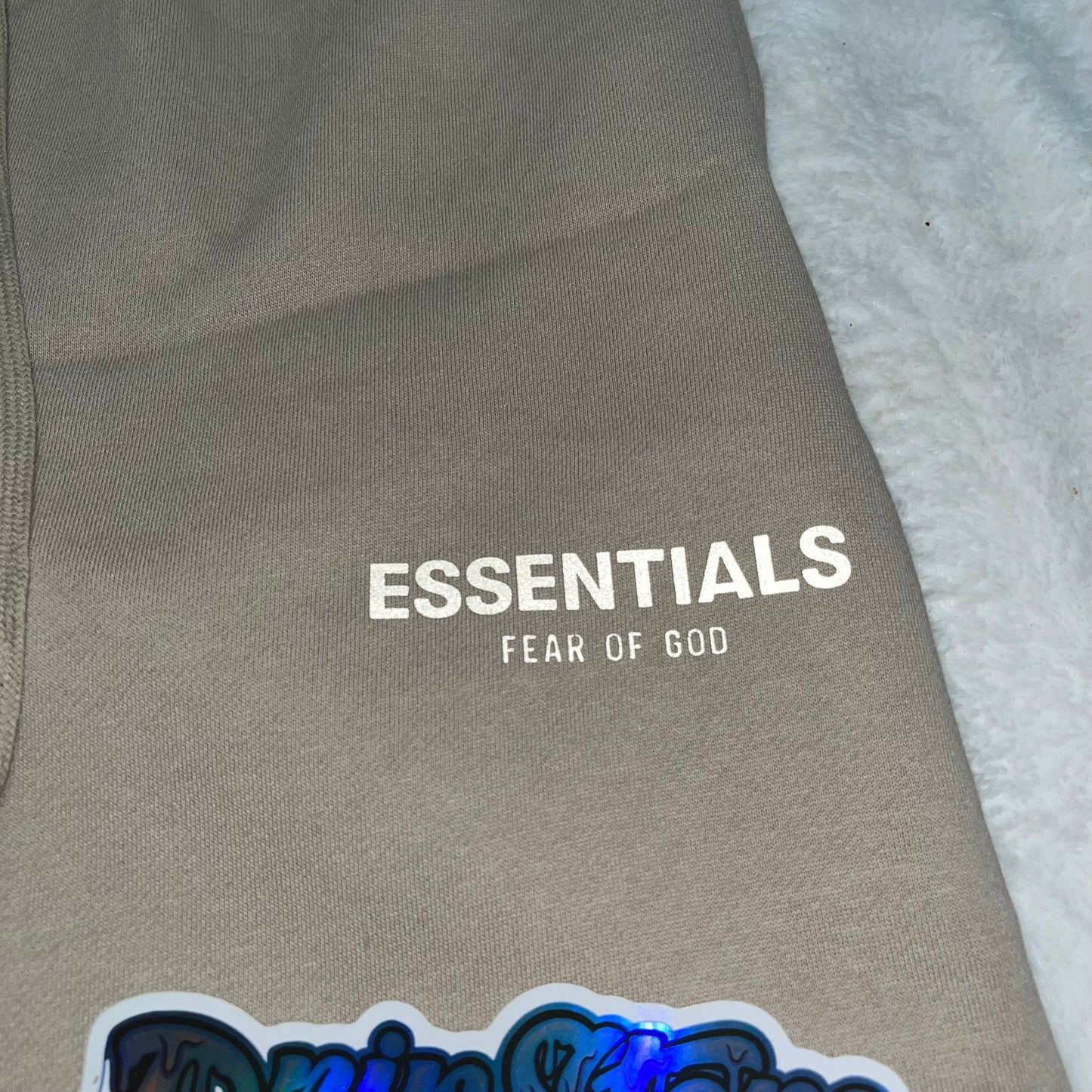 fear-of-god-essentials-shorts-ss21-taupe-3-Drip Store Argentina