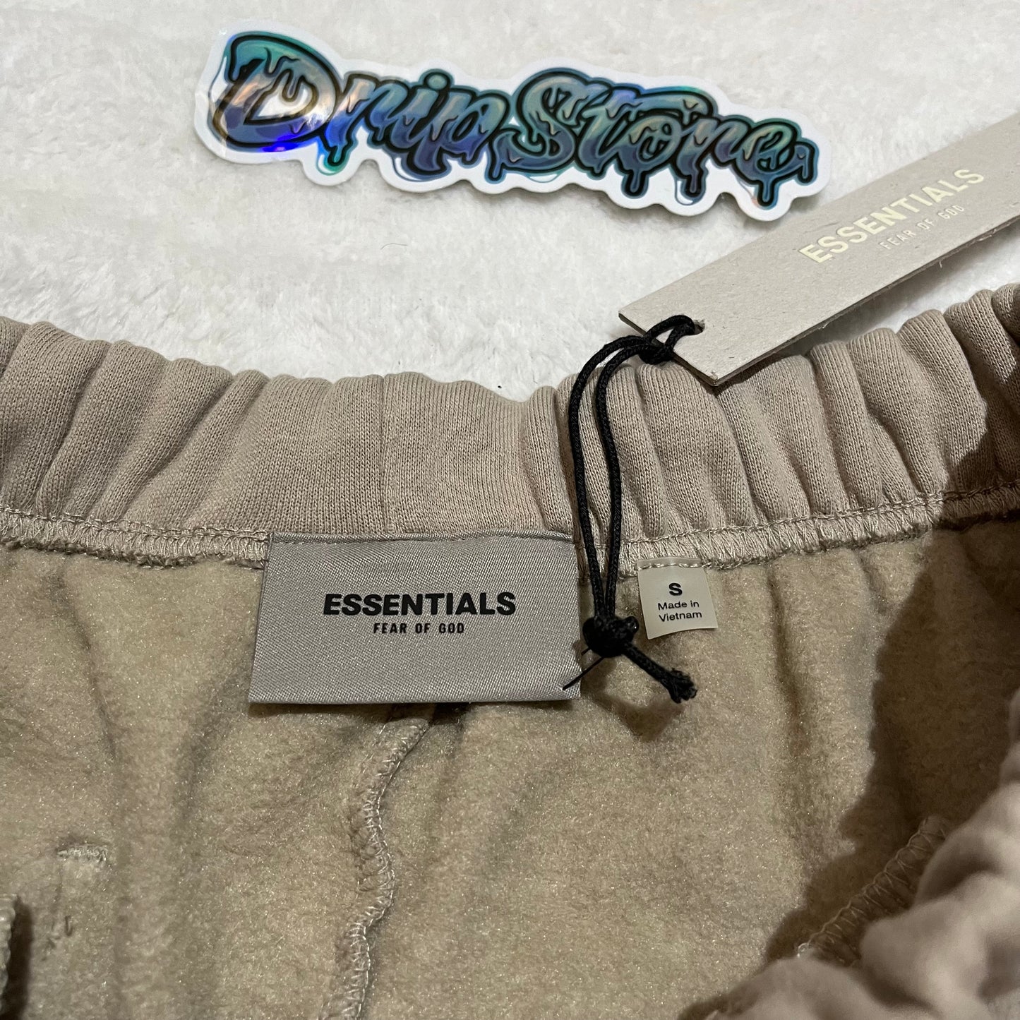 fear-of-god-essentials-shorts-ss21-taupe-5-Drip Store Argentina