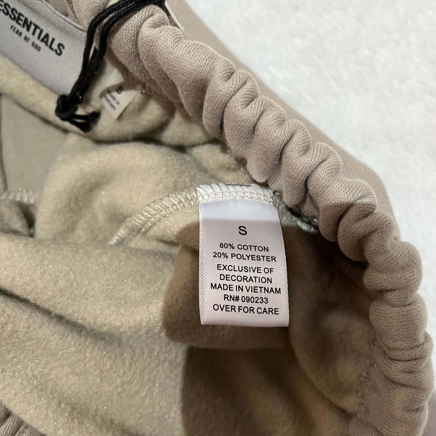 fear-of-god-essentials-shorts-ss21-taupe-6-Drip Store Argentina