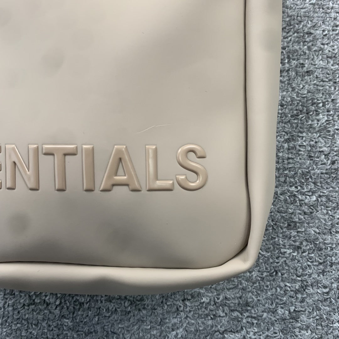 fear-of-god-essentials-shoulder-bag-beige-6-Drip Store Argentina