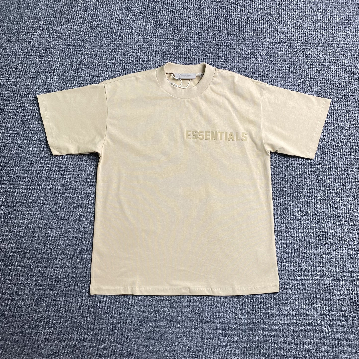 fear-of-god-essentials-ss-tee-sand-Drip Store Argentina