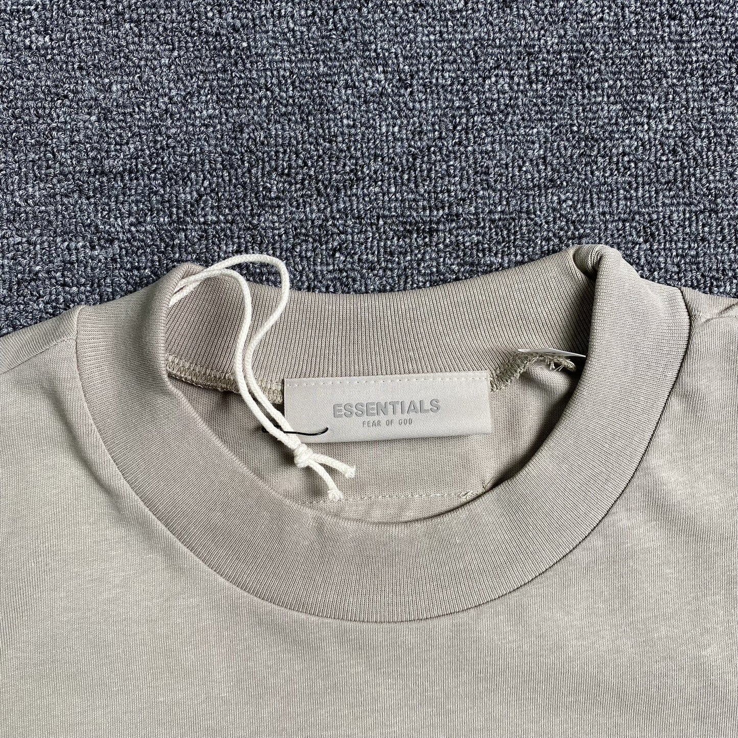 fear-of-god-essentials-ss-tee-seal-5-Drip Store Argentina