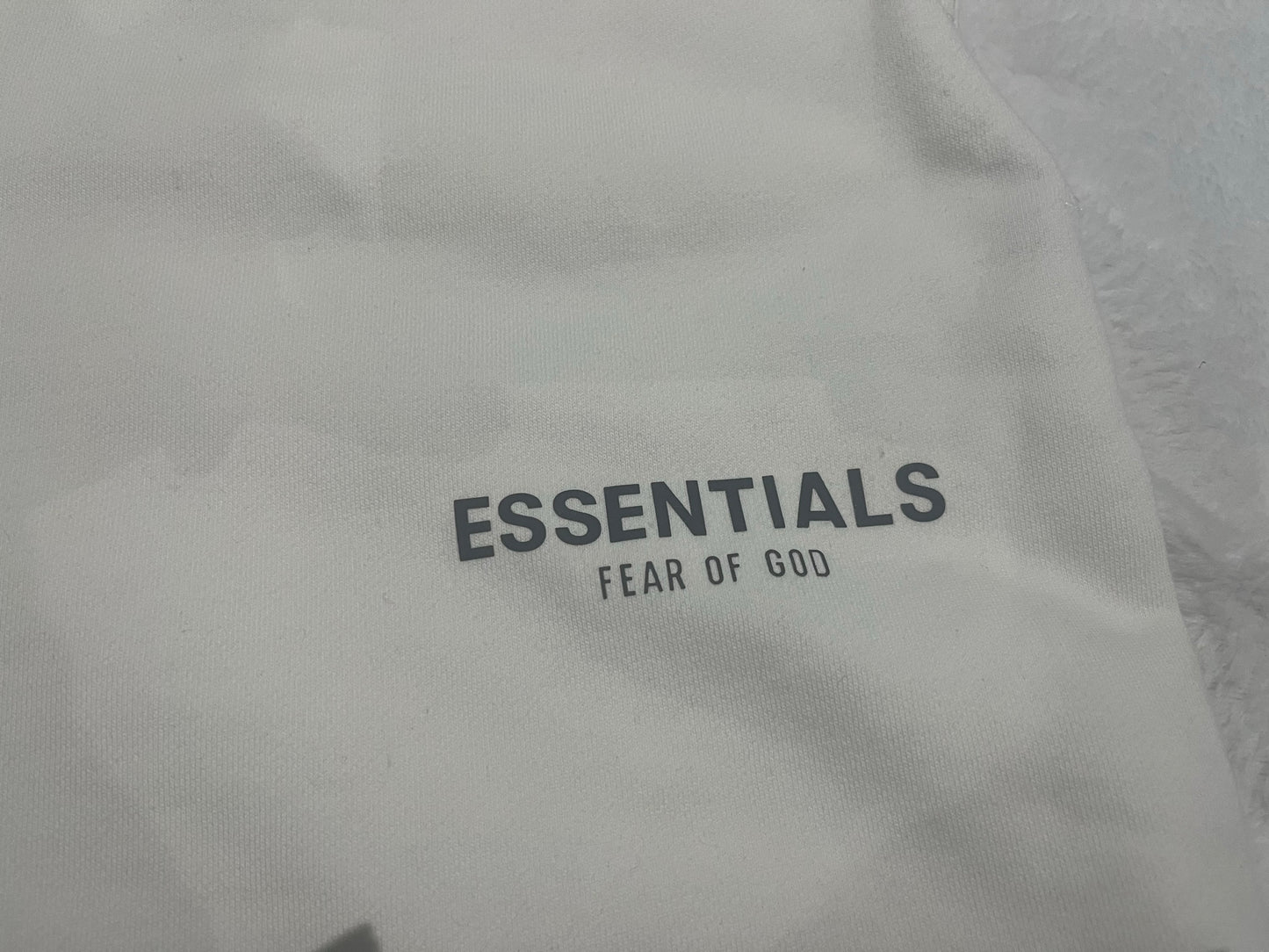 fear-of-god-essentials-sweat-shorts-white-3-Drip Store Argentina