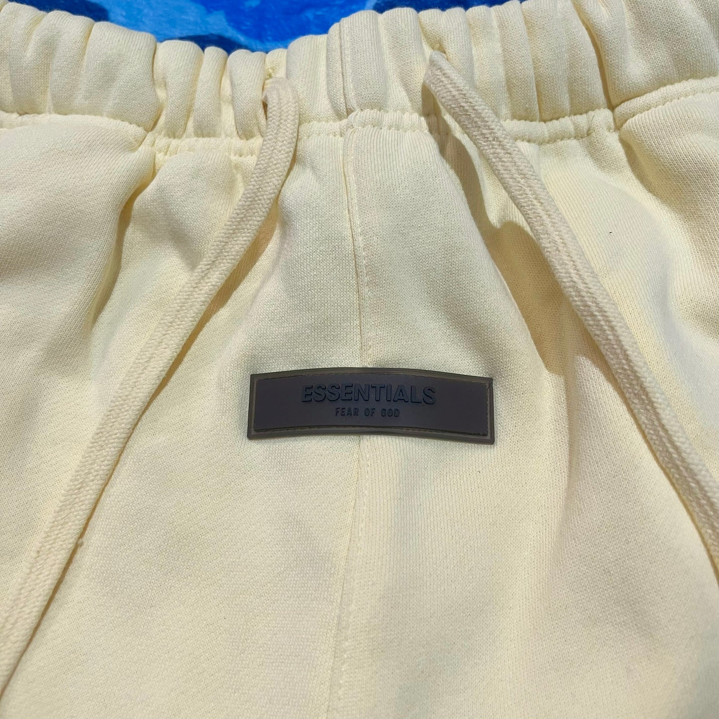 fear-of-god-essentials-sweatshort-light-tuscan-4-Drip Store Argentina