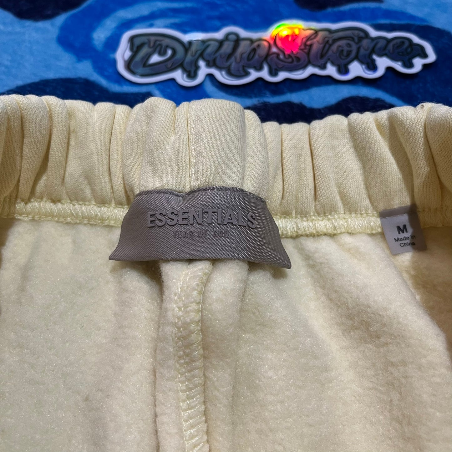 fear-of-god-essentials-sweatshort-light-tuscan-5-Drip Store Argentina