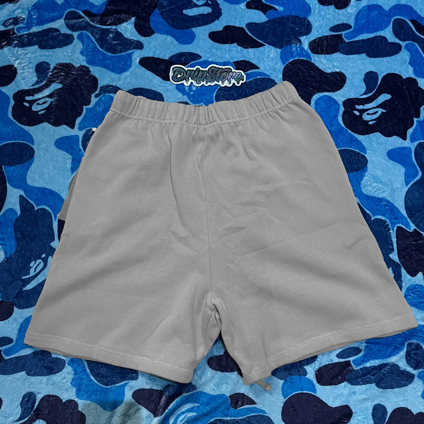 fear-of-god-essentials-sweatshort-seal-3-Drip Store Argentina
