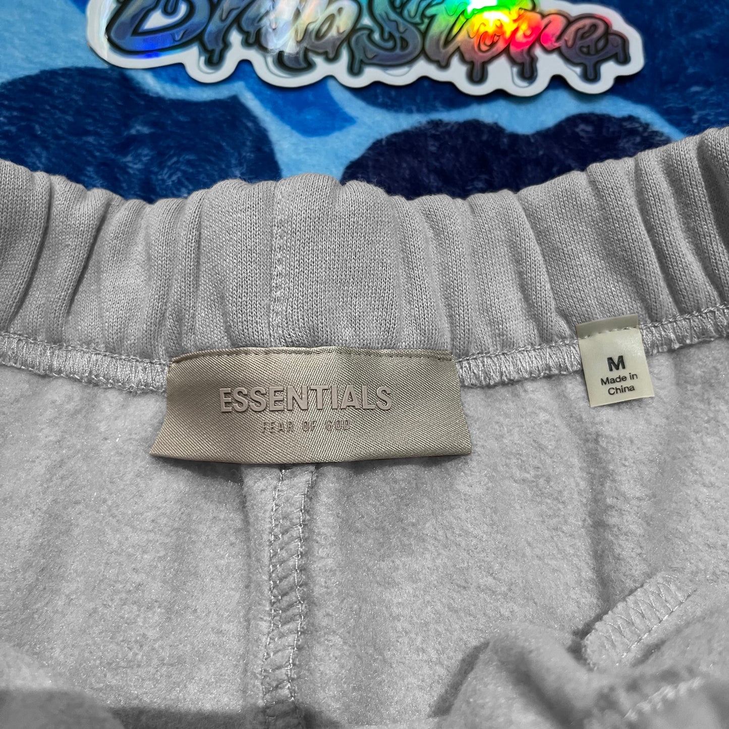 fear-of-god-essentials-sweatshort-seal-5-Drip Store Argentina
