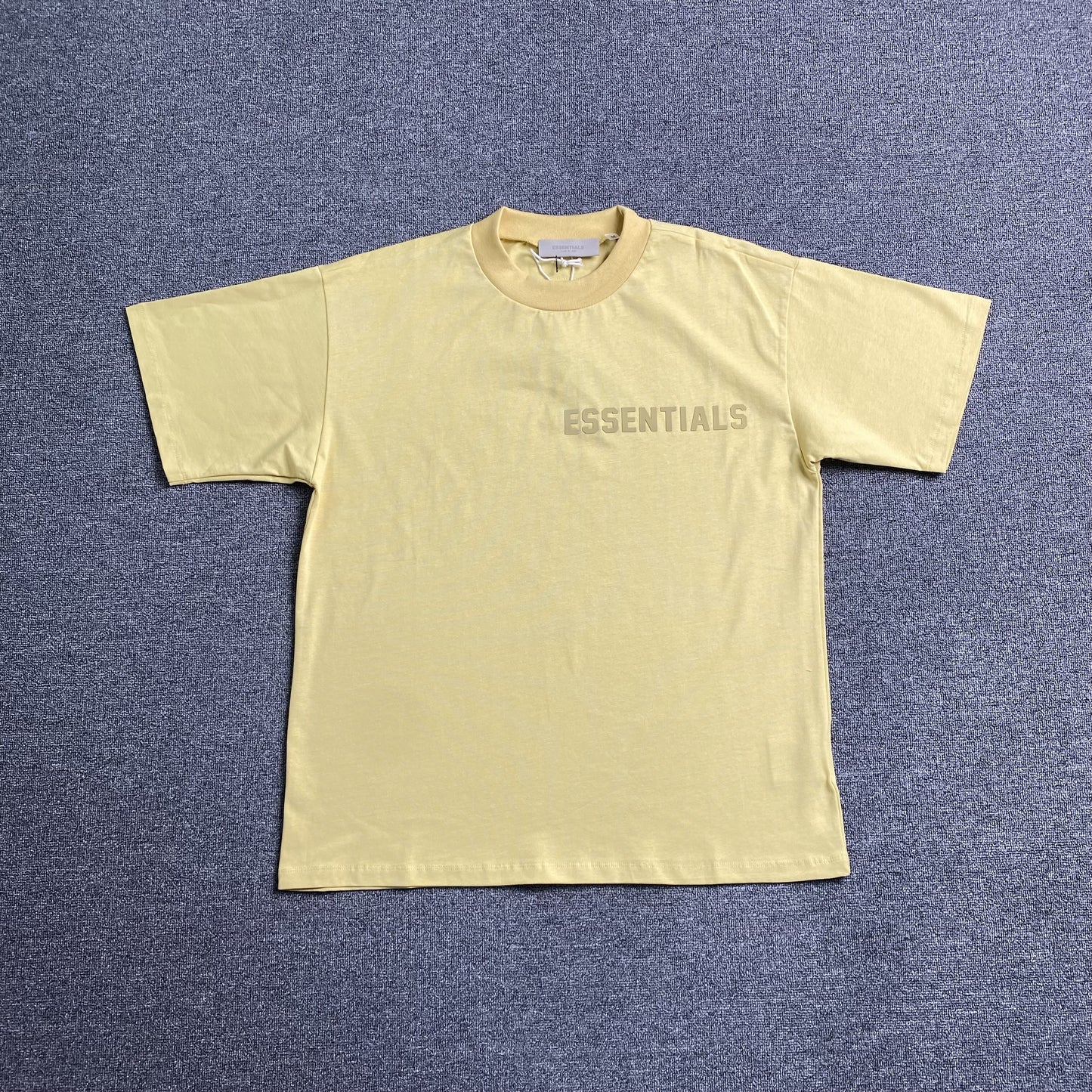 fear-of-god-essentials-tee-egg-shell-Drip Store Argentina
