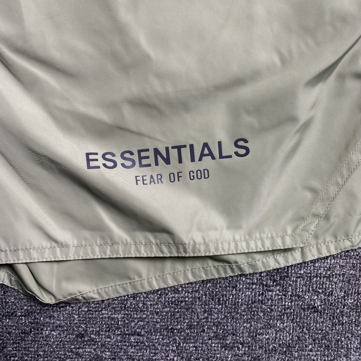fear-of-god-essentials-volley-shorts-alfalfa-sage-4-Drip Store Argentina