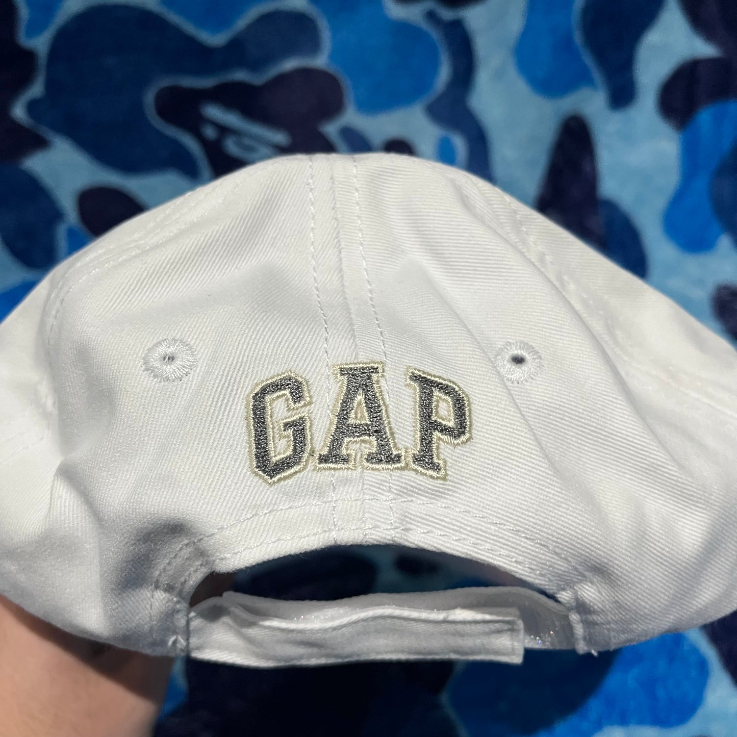 Gorra Yeezy Gap Flame Blanca