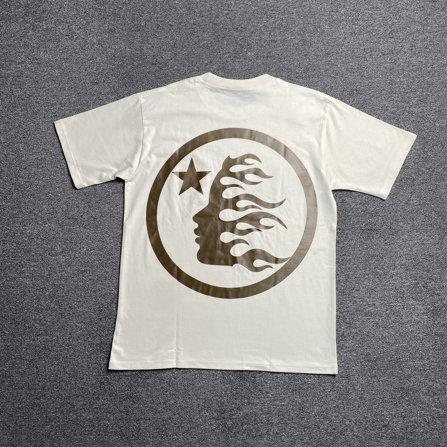 hellstar-clasic-gel-print-brown-tee-white-2-Drip Store Argentina
