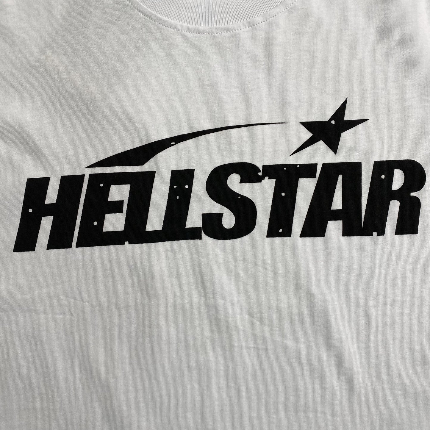 hellstar-classic-logo-gel-print-tee-white-3-Drip Store Argentina