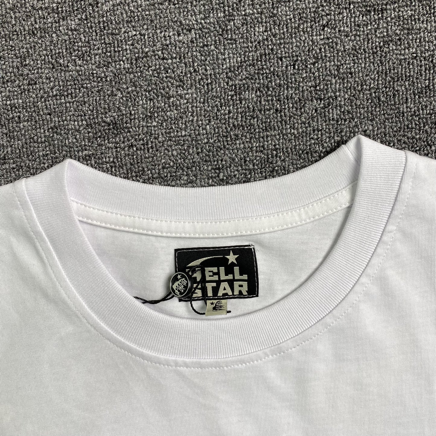 hellstar-classic-logo-gel-print-tee-white-6-Drip Store Argentina