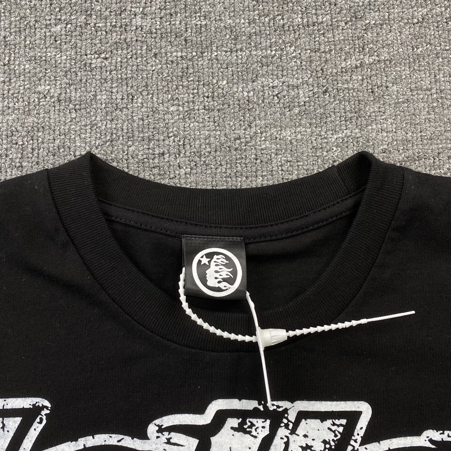 hellstar-studios-globe-tee-black-7-Drip Store Argentina