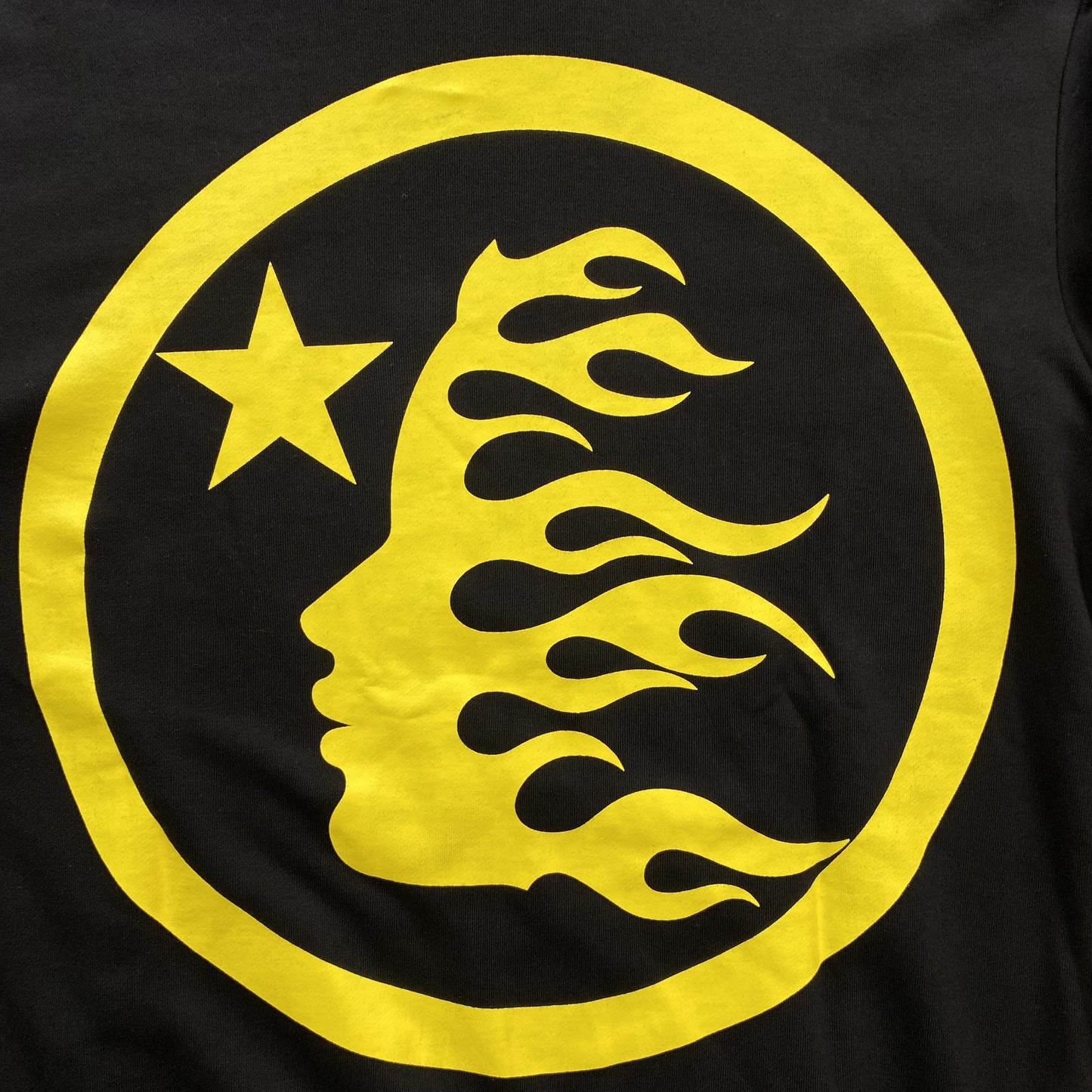 hellstar-studios-speed-hoodie-black-gold-4-Drip Store Argentina