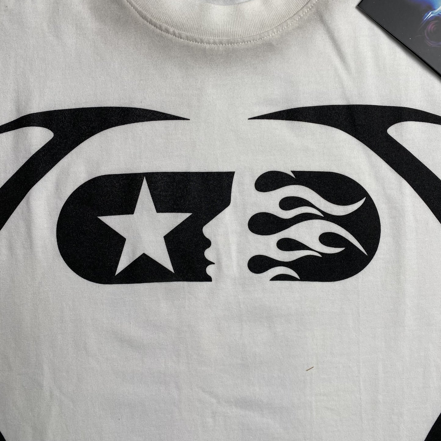 hellstar-warm-up-tee-white-4-Drip Store Argentina