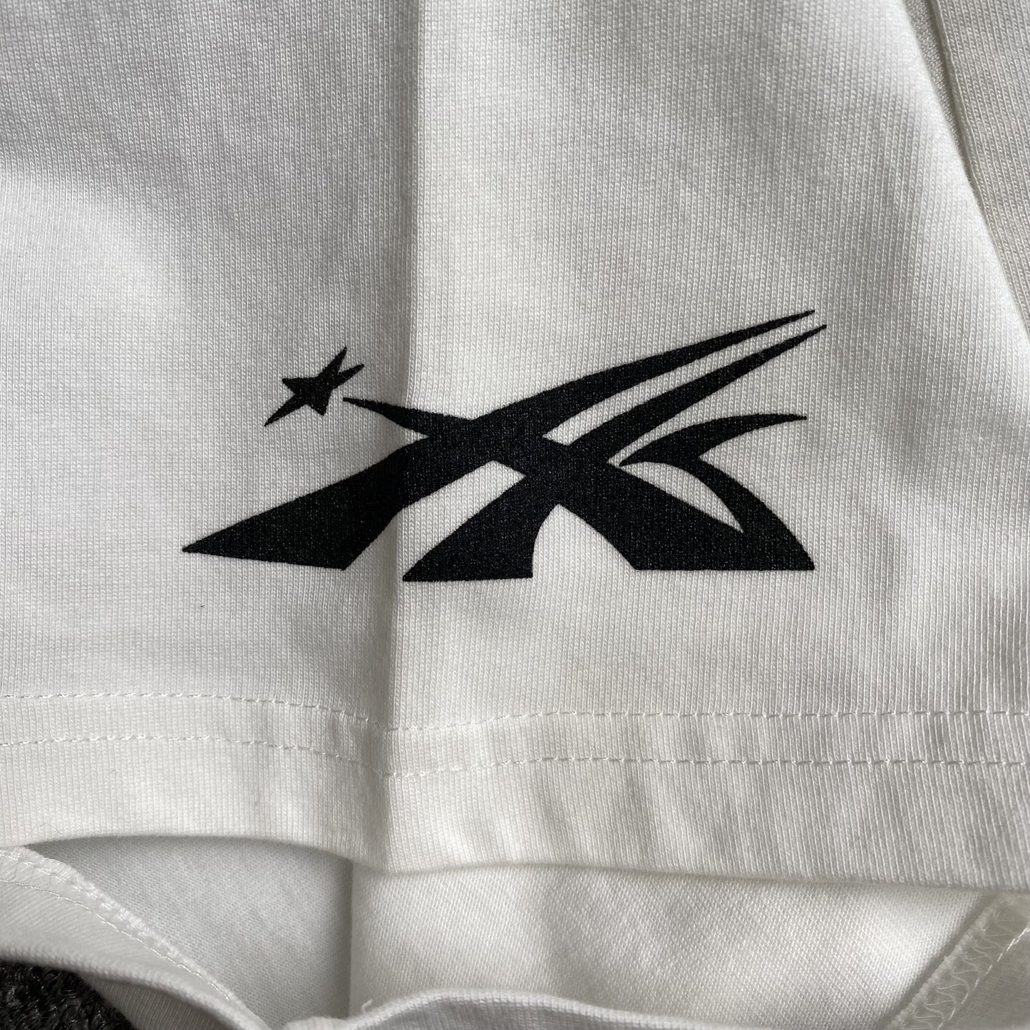 hellstar-warm-up-tee-white-5-Drip Store Argentina