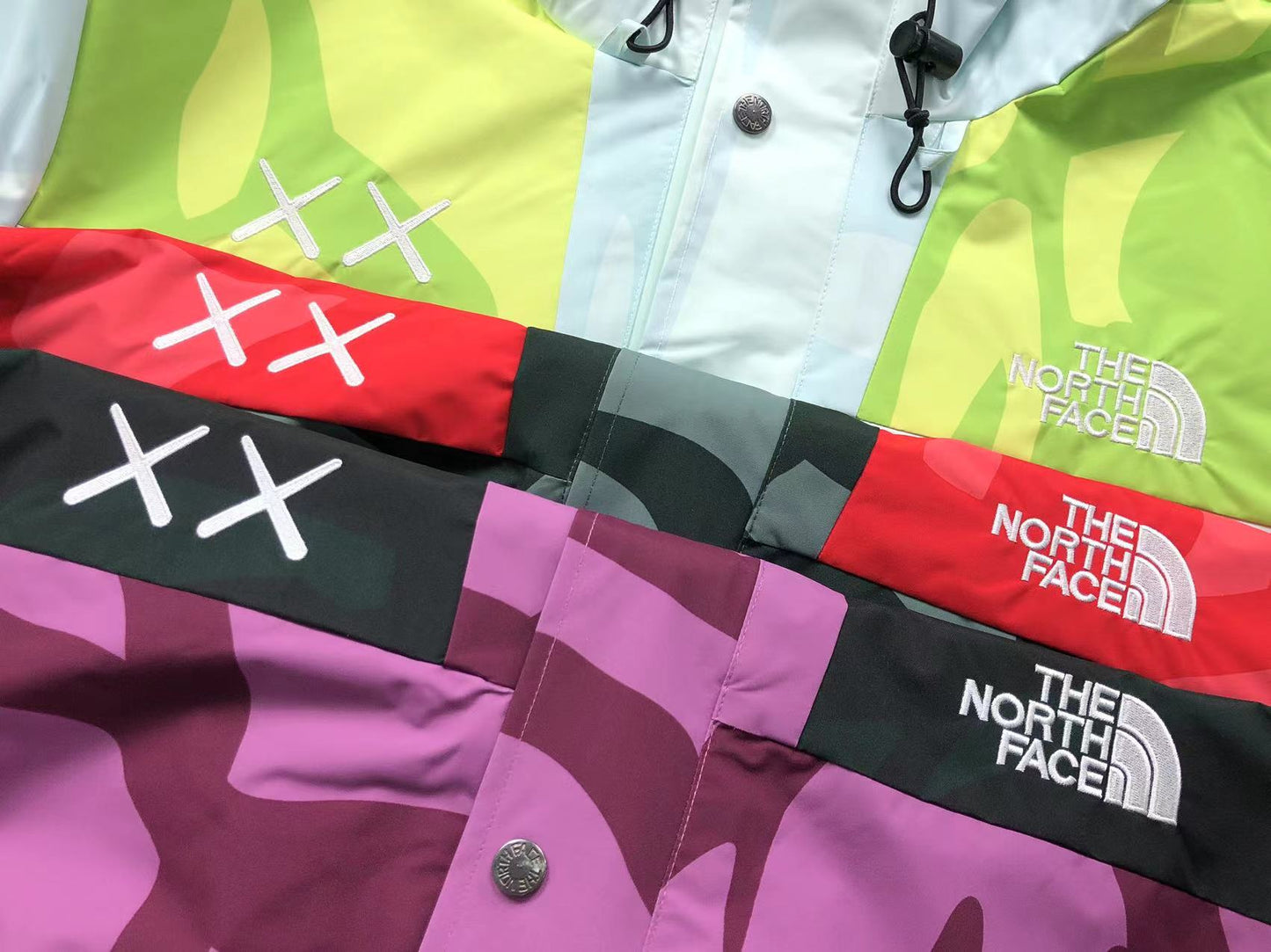 kaws-x-the-north-face-retro-1986-mountain-jacket-pamplona-purple-86-3-Drip Store Argentina
