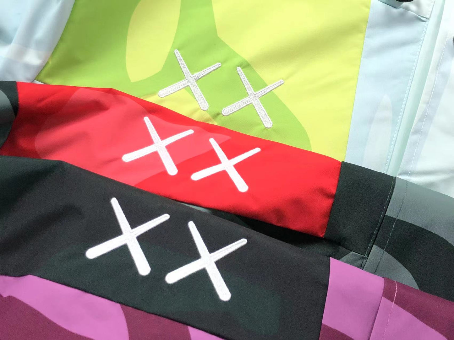 kaws-x-the-north-face-retro-1986-mountain-jacket-pamplona-purple-86-9-Drip Store Argentina