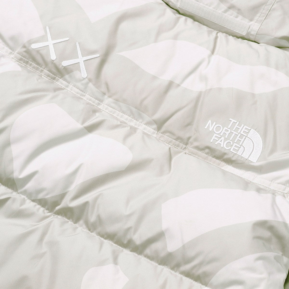 KAWS X THE NORTH FACE RETRO 1996 NUPTSE JACKET MOONLIGHT IVORY-Drip Store Argentina