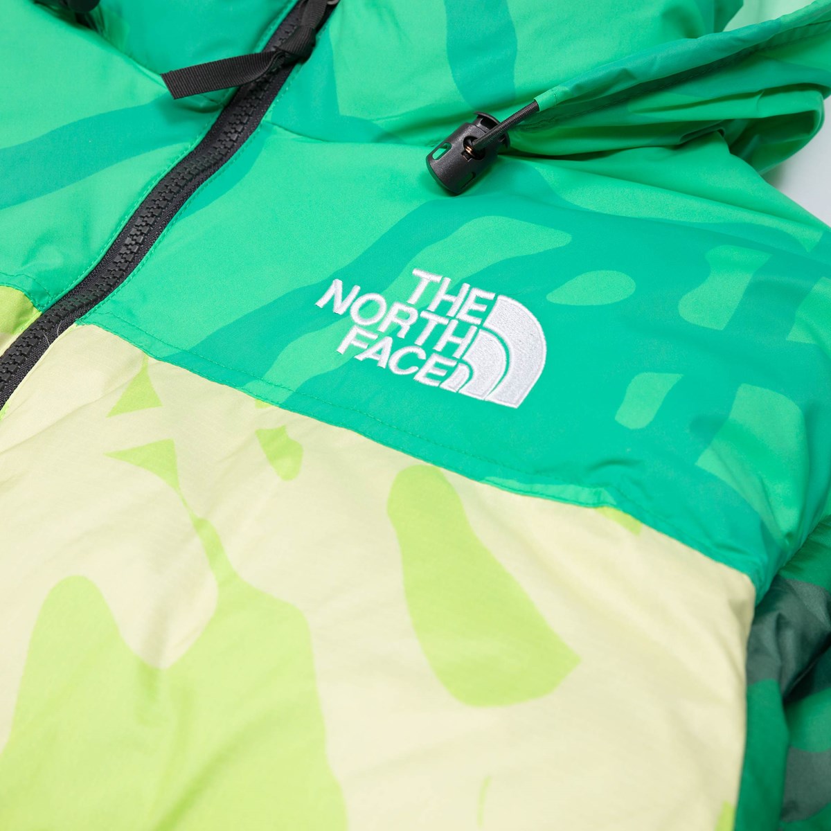 kaws-x-the-north-face-retro-1996-nuptse-jacket-safety-green-8-Drip Store Argentina
