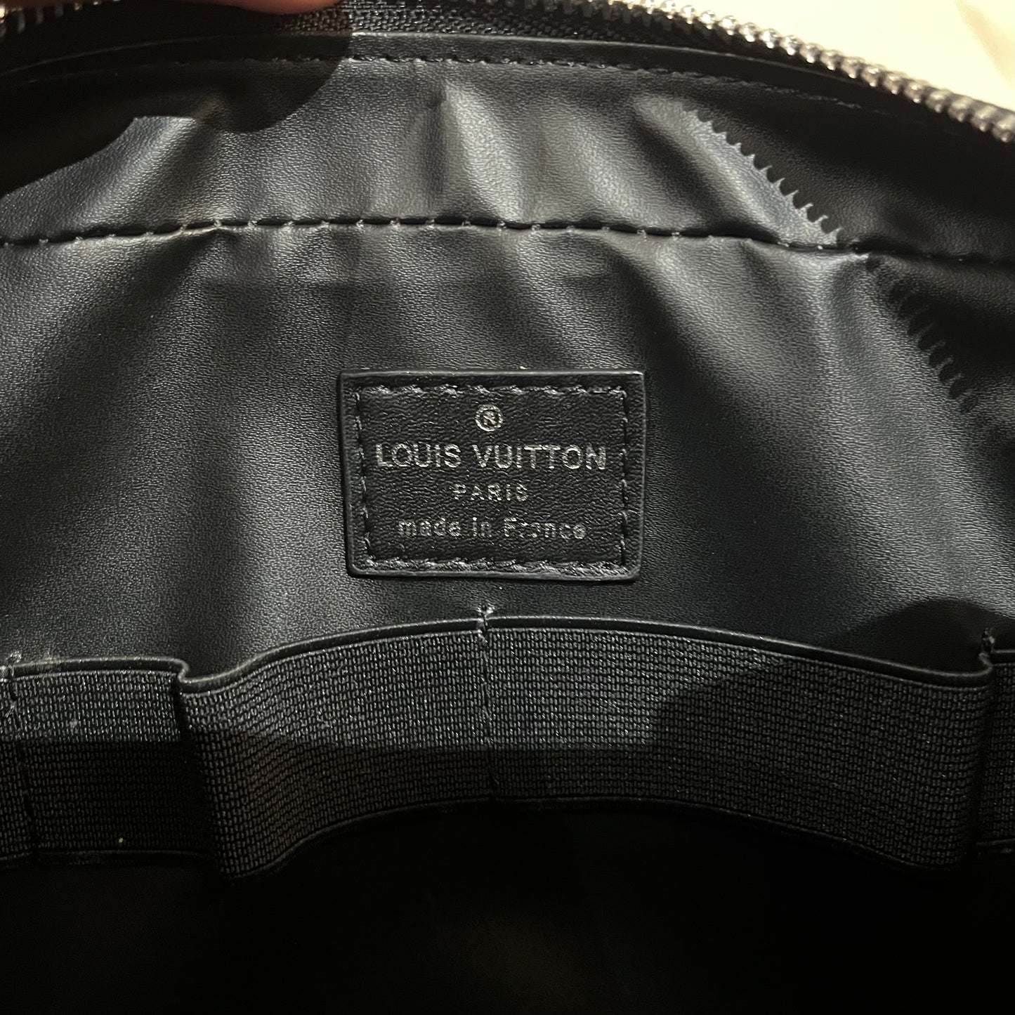 louis-vuitton-monogram-eclipse-truth-toilette-gm-makeup-pouch-7-Drip Store Argentina